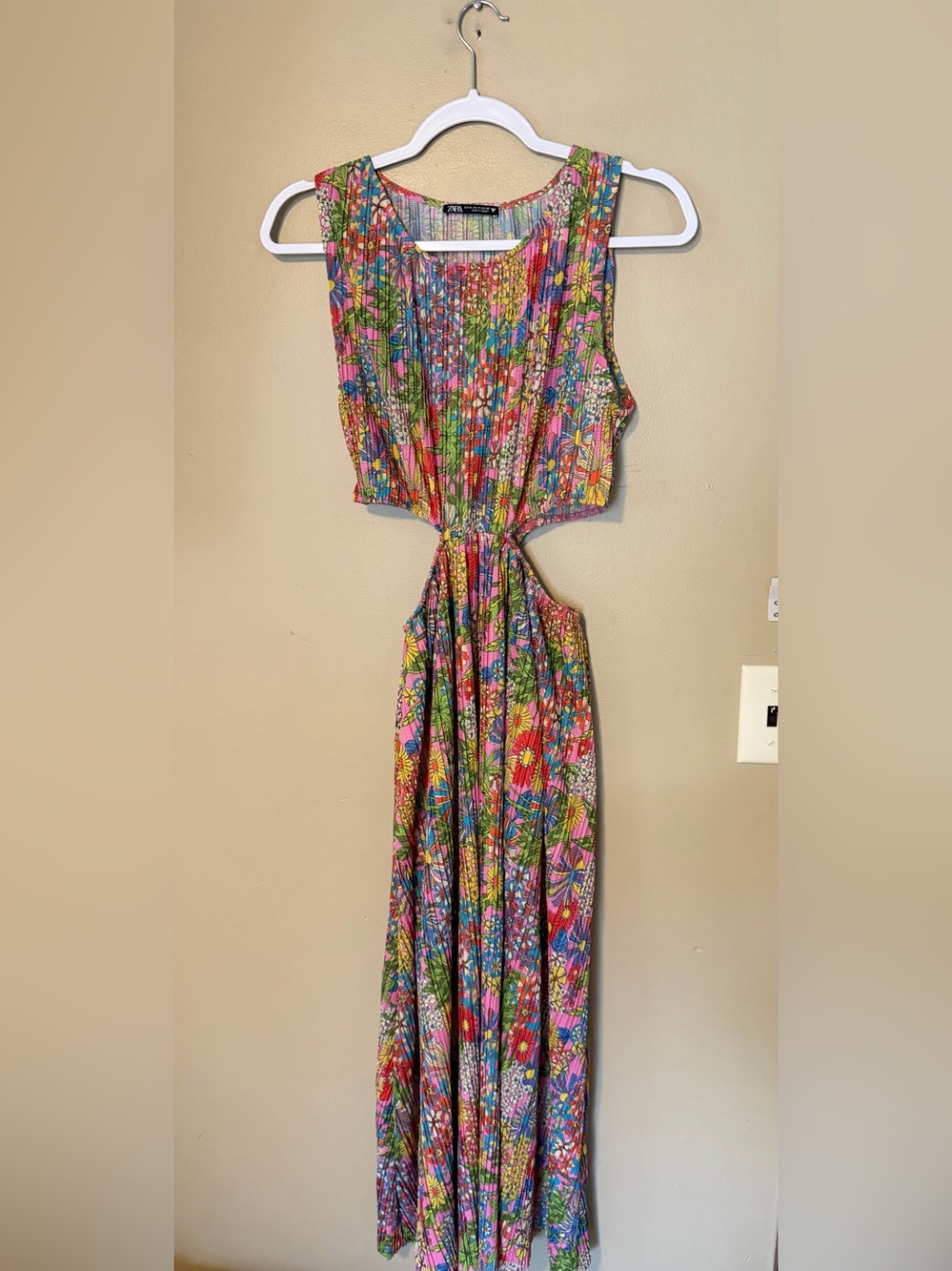 Zara Retro Hippie Multicolor Floral Cutout Pleated Midi Dress - Picture 2 of 6